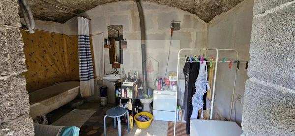 Maison à vendre à Saint Hilaire de Lavit - 3 pièces, 110 m², terrain 2744 m²