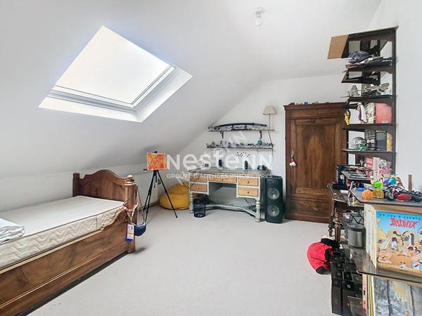 Maison AVRILLE de plain-pied avec jardin et garage.