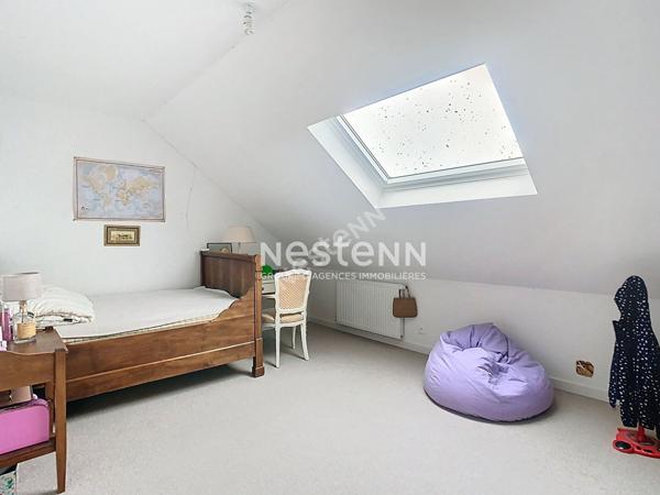 Maison AVRILLE de plain-pied avec jardin et garage.