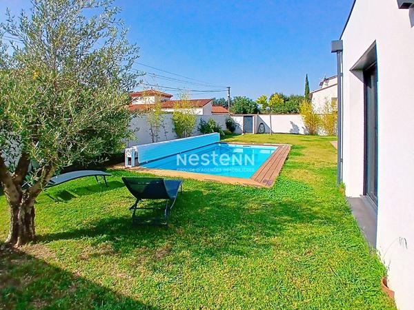 Maison d'Architecte de 156 m2 avec 3 chambres, Piscine Chauffée sur une parcelle de 730 m²