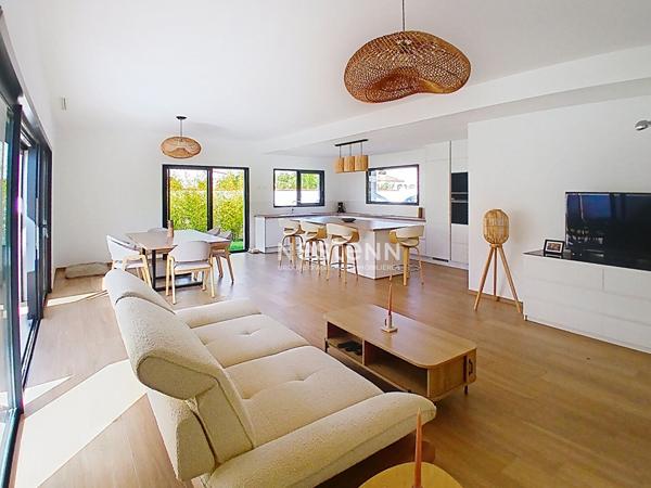 Maison d'Architecte de 156 m2 avec 3 chambres, Piscine Chauffée sur une parcelle de 730 m²