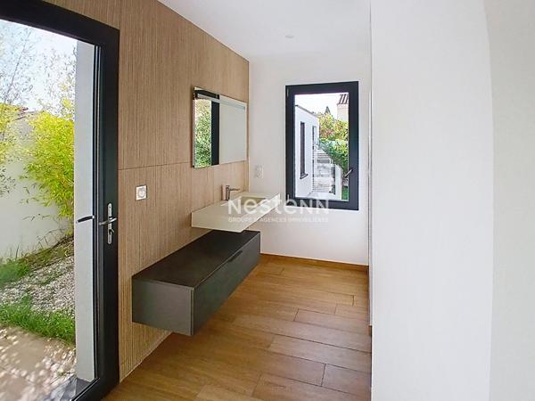 Maison d'Architecte de 156 m2 avec 3 chambres, Piscine Chauffée sur une parcelle de 730 m²