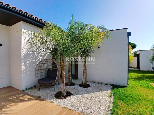 Maison d'Architecte de 156 m2 avec 3 chambres, Piscine Chauffée sur une parcelle de 730 m²