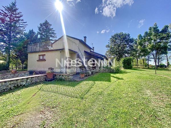 A vendre: Maison située à Auch, 5 pièces, 122 m2, sur un terrain de 8 840m2 avec garages et terrasses