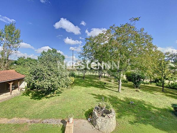 A vendre: Maison située à Auch, 5 pièces, 122 m2, sur un terrain de 8 840m2 avec garages et terrasses