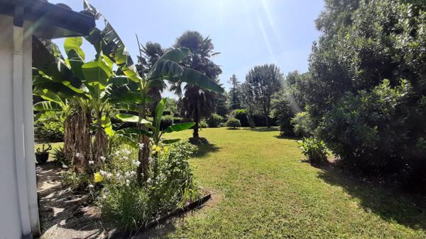 MAISON DE PLAIN-PIED, 5 CHAMBRES, GRAND HANGAR ET LOCAL