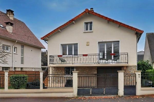 Sucy-en-Brie – Les Bruyères – Maison familiale 5 chambres, piscine chauffée, 3 SDB