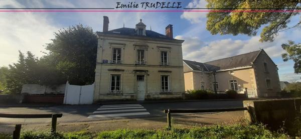 Dpt Sarthe (72), à vendre LA CHARTRE SUR LE LOIR maison 5/6 chambres BORD DE LOIR terrain de 275m²