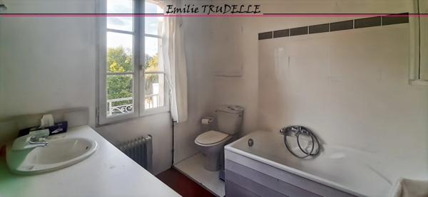 Dpt Sarthe (72), à vendre LA CHARTRE SUR LE LOIR maison 5/6 chambres BORD DE LOIR terrain de 275m²