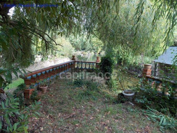 Dpt Sarthe (72), à vendre LA CHARTRE SUR LE LOIR maison 5/6 chambres BORD DE LOIR terrain de 275m²