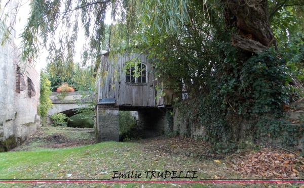 Dpt Sarthe (72), à vendre LA CHARTRE SUR LE LOIR maison 5/6 chambres BORD DE LOIR terrain de 275m²