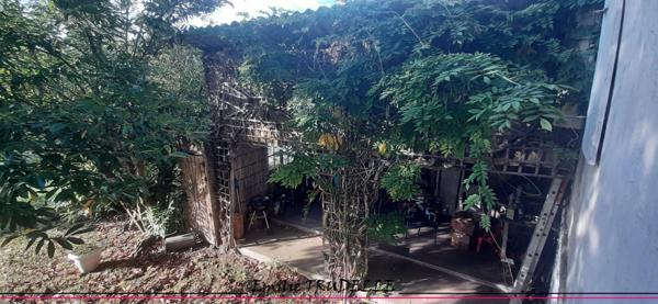 Dpt Sarthe (72), à vendre LA CHARTRE SUR LE LOIR maison 5/6 chambres BORD DE LOIR terrain de 275m²