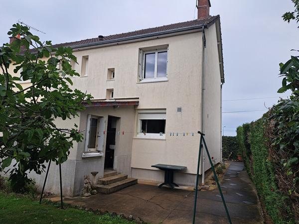 A VENDRE-MAISON A DEUX PAS DES COMMODITES LA FLECHE