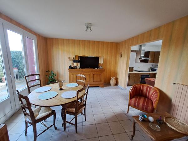 A VENDRE-MAISON A DEUX PAS DES COMMODITES LA FLECHE