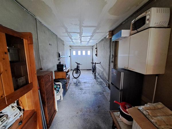 A VENDRE-MAISON A DEUX PAS DES COMMODITES LA FLECHE