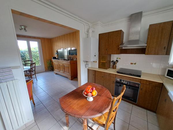 A VENDRE-MAISON A DEUX PAS DES COMMODITES LA FLECHE