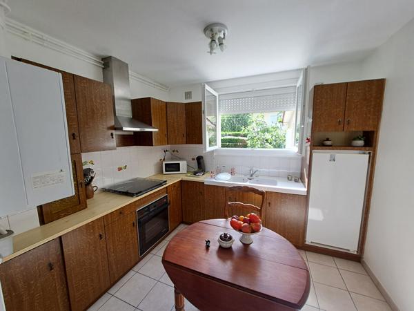 A VENDRE-MAISON A DEUX PAS DES COMMODITES LA FLECHE