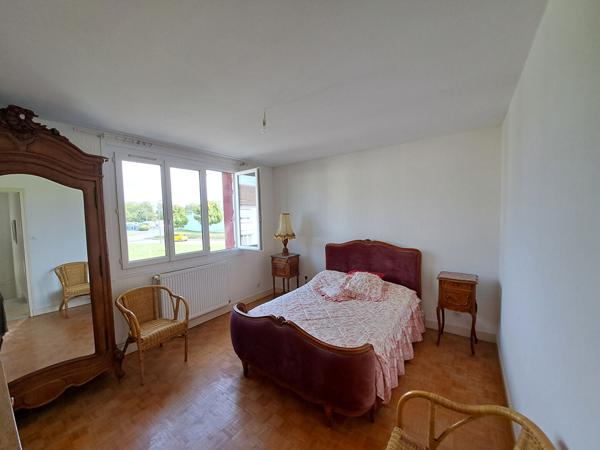 A VENDRE-MAISON A DEUX PAS DES COMMODITES LA FLECHE