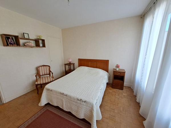 A VENDRE-MAISON A DEUX PAS DES COMMODITES LA FLECHE