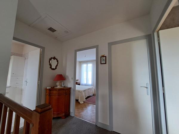 A VENDRE-MAISON A DEUX PAS DES COMMODITES LA FLECHE