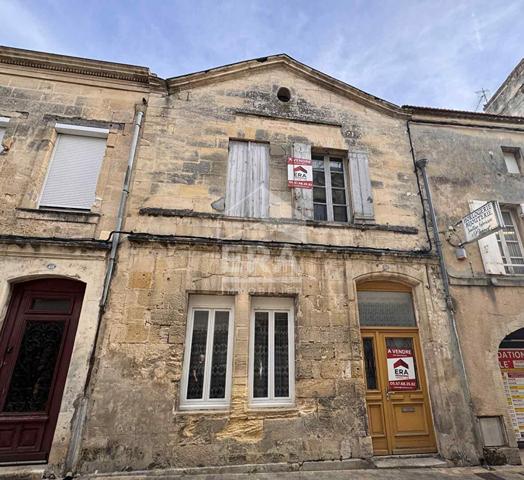 Maison de centre  ville de 210m² à rénover à  Bourg