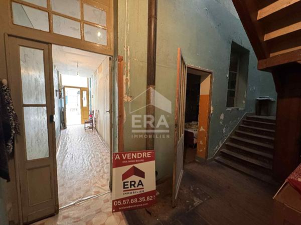Maison de centre  ville de 210m² à rénover à  Bourg