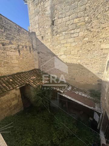 Maison de centre  ville de 210m² à rénover à  Bourg