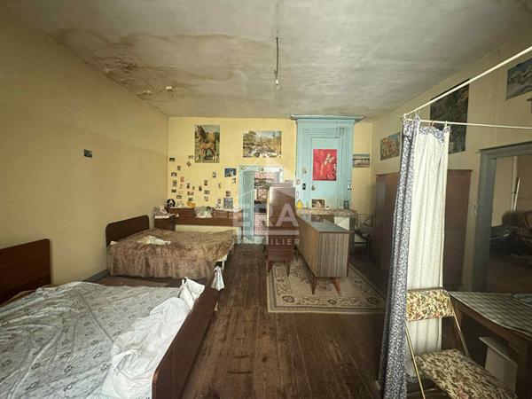 Maison de centre  ville de 210m² à rénover à  Bourg