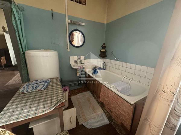 Maison de centre  ville de 210m² à rénover à  Bourg