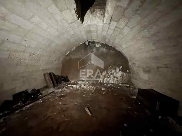 Maison de centre  ville de 210m² à rénover à  Bourg