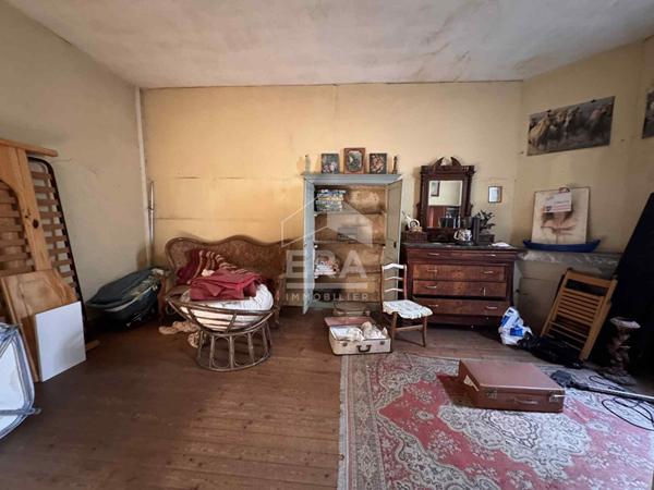 Maison de centre  ville de 210m² à rénover à  Bourg