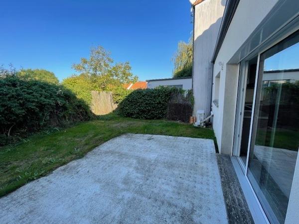 maison récente de 2015 avec 3 chambres dont une suite parentale avec garage