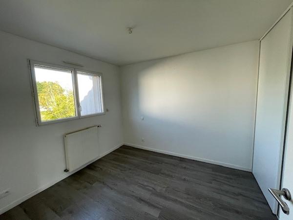 maison récente de 2015 avec 3 chambres dont une suite parentale avec garage