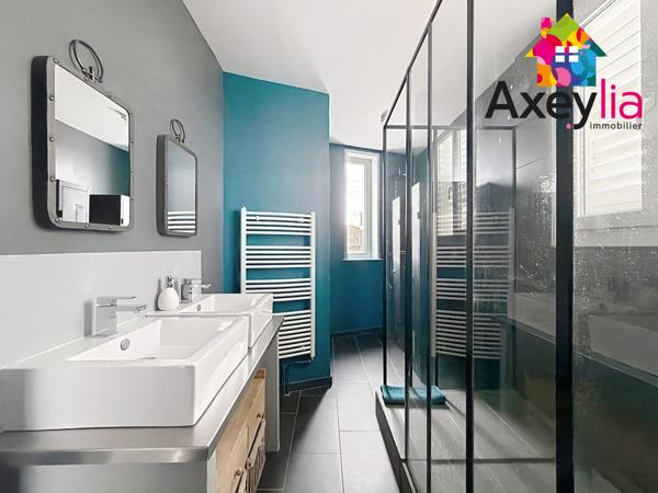 Roanne (42300) A VENDRE - ROANNE PROCHE CENTRE VILLE - MAISON RÉNOVÉE AVEC TROIS CHAMBRES , GARAGE ET TERRAIN