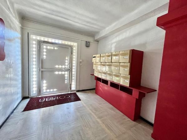 Magnifique T2 de style Loft de 39 m² carrez avec petite terrasse et comble au dernier étage avec ascenseur