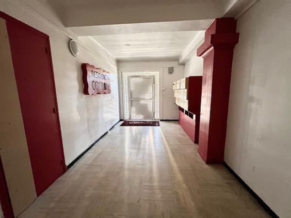 Magnifique T2 de style Loft de 39 m² carrez avec petite terrasse et comble au dernier étage avec ascenseur