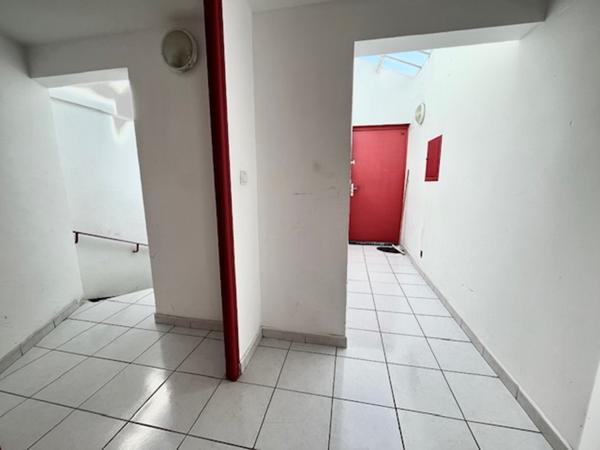 Magnifique T2 de style Loft de 39 m² carrez avec petite terrasse et comble au dernier étage avec ascenseur