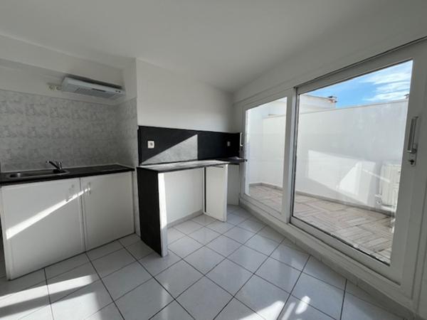 Magnifique T2 de style Loft de 39 m² carrez avec petite terrasse et comble au dernier étage avec ascenseur