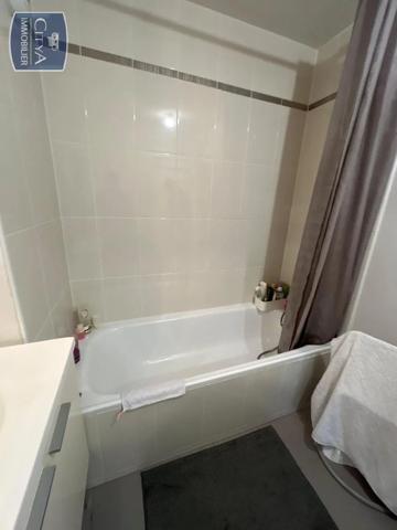 Appartement à louer 2 pièces 47.75m² Bourges (18000)