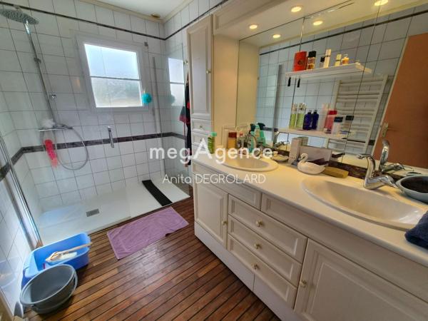 Maison à LA ROCHE-SUR-YON, 85000 - 5 pièces 141m²