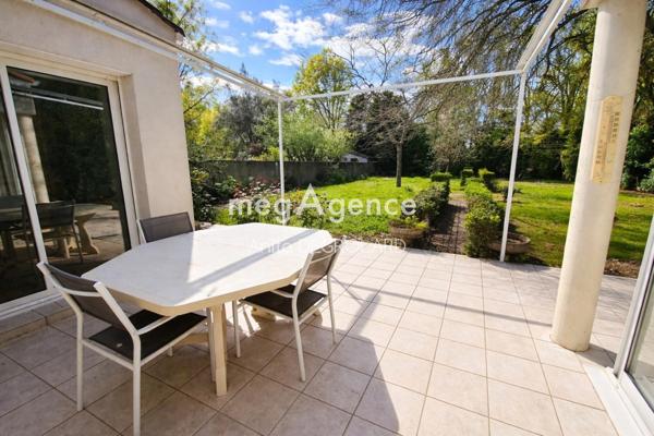 Maison à LA ROCHE-SUR-YON, 85000 - 5 pièces 141m²