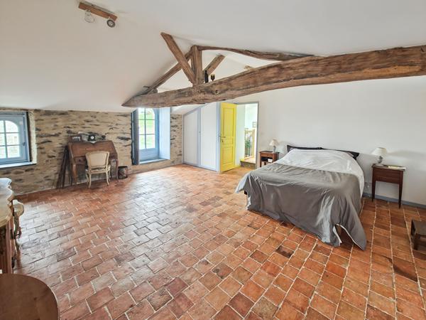 Longère en pierres rénovée : Charme, Authenticité et grands espaces