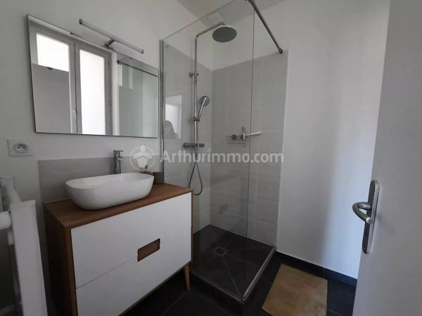 Location                                                      Appartement
                        
                     2 pièces                      30 m2                     à Clermont-Ferrand