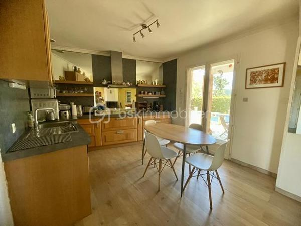 !!!! OFFRE ACCEPTEE !!!!

EN EXCLUSIVITÉ – Maison provençale avec piscine et dépendance – Saint-Laurent-d’Aigouze

À découvrir sans tarder : située hors lotissement, dans un environnement calme et agréable, cette charmante maison de style provençal construite en 1997 vous séduira par son potentiel, ses volumes et ses nombreuses possibilités d’usage.

Édifiée sur une parcelle entièrement close et arborée, elle bénéficie d’un agréable espace extérieur avec piscine et pool house, idéal pour profiter pleinement des beaux jours et d'un emplacement parking pour vos véhicules.

La propriété se compose de deux logements totalement indépendants, offrant une réelle flexibilité : résidence familiale, activité libérale, accueil de proches ou revenu complémentaire grâce à la location saisonnière.

""" La maison principale – environ 109 m²
Elle comprend :
- une entrée
- une spacieuse pièce de vie lumineuse regroupant le salon séjour et la cuisine ouverte entièrement équipée
- un dégagement desservant des toilettes indépendantes, une buanderie et une grande salle de bains avec douche
- 2 belles chambres avec grands placards, avec possibilité de recréer facilement une 3ᵉ chambre, comme à l’origine

""" Le logement indépendant – environ 40 m². Idéal pour recevoir ou générer un revenu locatif :
Idéal pour recevoir ou générer un revenu locatif :
- une pièce de vie avec cuisine aménagée
- une chambre avec placard
- une salle d’eau avec WC

Quelques travaux seront à prévoir afin de rendre ce bien parfait et vous laissera l’opportunité de le personnaliser à votre goût.

Les plus de la localisation :
* Centre du village et ses commerces accessible à pied en 15 minutes
* Aigues-Mortes à 10 minutes
* Plages et bord de mer à seulement 20 minutes
* Montpellier et Nîmes à environ 30 minutes

Un bien aux multiples possibilités, rare sur le secteur – idéal pour une famille, un projet mixte ou un investissement locatif.
****Certaines photos ont été généré par IA***
Contactez moi pour organiser une visite !