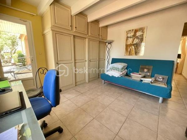 !!!! OFFRE ACCEPTEE !!!!

EN EXCLUSIVITÉ – Maison provençale avec piscine et dépendance – Saint-Laurent-d’Aigouze

À découvrir sans tarder : située hors lotissement, dans un environnement calme et agréable, cette charmante maison de style provençal construite en 1997 vous séduira par son potentiel, ses volumes et ses nombreuses possibilités d’usage.

Édifiée sur une parcelle entièrement close et arborée, elle bénéficie d’un agréable espace extérieur avec piscine et pool house, idéal pour profiter pleinement des beaux jours et d'un emplacement parking pour vos véhicules.

La propriété se compose de deux logements totalement indépendants, offrant une réelle flexibilité : résidence familiale, activité libérale, accueil de proches ou revenu complémentaire grâce à la location saisonnière.

""" La maison principale – environ 109 m²
Elle comprend :
- une entrée
- une spacieuse pièce de vie lumineuse regroupant le salon séjour et la cuisine ouverte entièrement équipée
- un dégagement desservant des toilettes indépendantes, une buanderie et une grande salle de bains avec douche
- 2 belles chambres avec grands placards, avec possibilité de recréer facilement une 3ᵉ chambre, comme à l’origine

""" Le logement indépendant – environ 40 m². Idéal pour recevoir ou générer un revenu locatif :
Idéal pour recevoir ou générer un revenu locatif :
- une pièce de vie avec cuisine aménagée
- une chambre avec placard
- une salle d’eau avec WC

Quelques travaux seront à prévoir afin de rendre ce bien parfait et vous laissera l’opportunité de le personnaliser à votre goût.

Les plus de la localisation :
* Centre du village et ses commerces accessible à pied en 15 minutes
* Aigues-Mortes à 10 minutes
* Plages et bord de mer à seulement 20 minutes
* Montpellier et Nîmes à environ 30 minutes

Un bien aux multiples possibilités, rare sur le secteur – idéal pour une famille, un projet mixte ou un investissement locatif.
****Certaines photos ont été généré par IA***
Contactez moi pour organiser une visite !