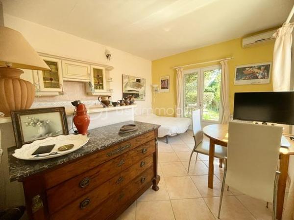 !!!! OFFRE ACCEPTEE !!!!

EN EXCLUSIVITÉ – Maison provençale avec piscine et dépendance – Saint-Laurent-d’Aigouze

À découvrir sans tarder : située hors lotissement, dans un environnement calme et agréable, cette charmante maison de style provençal construite en 1997 vous séduira par son potentiel, ses volumes et ses nombreuses possibilités d’usage.

Édifiée sur une parcelle entièrement close et arborée, elle bénéficie d’un agréable espace extérieur avec piscine et pool house, idéal pour profiter pleinement des beaux jours et d'un emplacement parking pour vos véhicules.

La propriété se compose de deux logements totalement indépendants, offrant une réelle flexibilité : résidence familiale, activité libérale, accueil de proches ou revenu complémentaire grâce à la location saisonnière.

""" La maison principale – environ 109 m²
Elle comprend :
- une entrée
- une spacieuse pièce de vie lumineuse regroupant le salon séjour et la cuisine ouverte entièrement équipée
- un dégagement desservant des toilettes indépendantes, une buanderie et une grande salle de bains avec douche
- 2 belles chambres avec grands placards, avec possibilité de recréer facilement une 3ᵉ chambre, comme à l’origine

""" Le logement indépendant – environ 40 m². Idéal pour recevoir ou générer un revenu locatif :
Idéal pour recevoir ou générer un revenu locatif :
- une pièce de vie avec cuisine aménagée
- une chambre avec placard
- une salle d’eau avec WC

Quelques travaux seront à prévoir afin de rendre ce bien parfait et vous laissera l’opportunité de le personnaliser à votre goût.

Les plus de la localisation :
* Centre du village et ses commerces accessible à pied en 15 minutes
* Aigues-Mortes à 10 minutes
* Plages et bord de mer à seulement 20 minutes
* Montpellier et Nîmes à environ 30 minutes

Un bien aux multiples possibilités, rare sur le secteur – idéal pour une famille, un projet mixte ou un investissement locatif.
****Certaines photos ont été généré par IA***
Contactez moi pour organiser une visite !