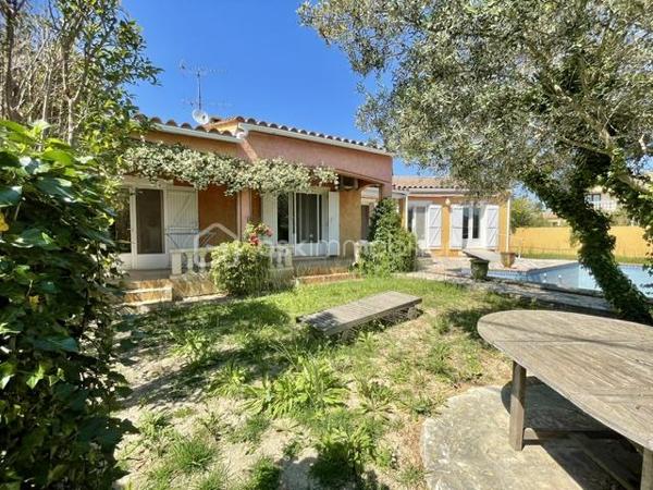 !!!! OFFRE ACCEPTEE !!!!

EN EXCLUSIVITÉ – Maison provençale avec piscine et dépendance – Saint-Laurent-d’Aigouze

À découvrir sans tarder : située hors lotissement, dans un environnement calme et agréable, cette charmante maison de style provençal construite en 1997 vous séduira par son potentiel, ses volumes et ses nombreuses possibilités d’usage.

Édifiée sur une parcelle entièrement close et arborée, elle bénéficie d’un agréable espace extérieur avec piscine et pool house, idéal pour profiter pleinement des beaux jours et d'un emplacement parking pour vos véhicules.

La propriété se compose de deux logements totalement indépendants, offrant une réelle flexibilité : résidence familiale, activité libérale, accueil de proches ou revenu complémentaire grâce à la location saisonnière.

""" La maison principale – environ 109 m²
Elle comprend :
- une entrée
- une spacieuse pièce de vie lumineuse regroupant le salon séjour et la cuisine ouverte entièrement équipée
- un dégagement desservant des toilettes indépendantes, une buanderie et une grande salle de bains avec douche
- 2 belles chambres avec grands placards, avec possibilité de recréer facilement une 3ᵉ chambre, comme à l’origine

""" Le logement indépendant – environ 40 m². Idéal pour recevoir ou générer un revenu locatif :
Idéal pour recevoir ou générer un revenu locatif :
- une pièce de vie avec cuisine aménagée
- une chambre avec placard
- une salle d’eau avec WC

Quelques travaux seront à prévoir afin de rendre ce bien parfait et vous laissera l’opportunité de le personnaliser à votre goût.

Les plus de la localisation :
* Centre du village et ses commerces accessible à pied en 15 minutes
* Aigues-Mortes à 10 minutes
* Plages et bord de mer à seulement 20 minutes
* Montpellier et Nîmes à environ 30 minutes

Un bien aux multiples possibilités, rare sur le secteur – idéal pour une famille, un projet mixte ou un investissement locatif.
****Certaines photos ont été généré par IA***
Contactez moi pour organiser une visite !