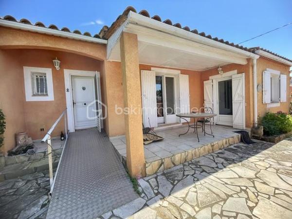 !!!! OFFRE ACCEPTEE !!!!

EN EXCLUSIVITÉ – Maison provençale avec piscine et dépendance – Saint-Laurent-d’Aigouze

À découvrir sans tarder : située hors lotissement, dans un environnement calme et agréable, cette charmante maison de style provençal construite en 1997 vous séduira par son potentiel, ses volumes et ses nombreuses possibilités d’usage.

Édifiée sur une parcelle entièrement close et arborée, elle bénéficie d’un agréable espace extérieur avec piscine et pool house, idéal pour profiter pleinement des beaux jours et d'un emplacement parking pour vos véhicules.

La propriété se compose de deux logements totalement indépendants, offrant une réelle flexibilité : résidence familiale, activité libérale, accueil de proches ou revenu complémentaire grâce à la location saisonnière.

""" La maison principale – environ 109 m²
Elle comprend :
- une entrée
- une spacieuse pièce de vie lumineuse regroupant le salon séjour et la cuisine ouverte entièrement équipée
- un dégagement desservant des toilettes indépendantes, une buanderie et une grande salle de bains avec douche
- 2 belles chambres avec grands placards, avec possibilité de recréer facilement une 3ᵉ chambre, comme à l’origine

""" Le logement indépendant – environ 40 m². Idéal pour recevoir ou générer un revenu locatif :
Idéal pour recevoir ou générer un revenu locatif :
- une pièce de vie avec cuisine aménagée
- une chambre avec placard
- une salle d’eau avec WC

Quelques travaux seront à prévoir afin de rendre ce bien parfait et vous laissera l’opportunité de le personnaliser à votre goût.

Les plus de la localisation :
* Centre du village et ses commerces accessible à pied en 15 minutes
* Aigues-Mortes à 10 minutes
* Plages et bord de mer à seulement 20 minutes
* Montpellier et Nîmes à environ 30 minutes

Un bien aux multiples possibilités, rare sur le secteur – idéal pour une famille, un projet mixte ou un investissement locatif.
****Certaines photos ont été généré par IA***
Contactez moi pour organiser une visite !