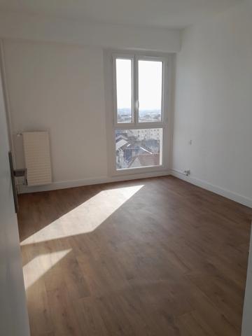Appartement entièrement rénové-centre ville-stationnement sécurisé-balcon-2 chambres