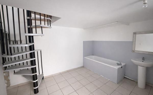 Immeuble à vendre    4 pièces •  Romans-sur-Isère